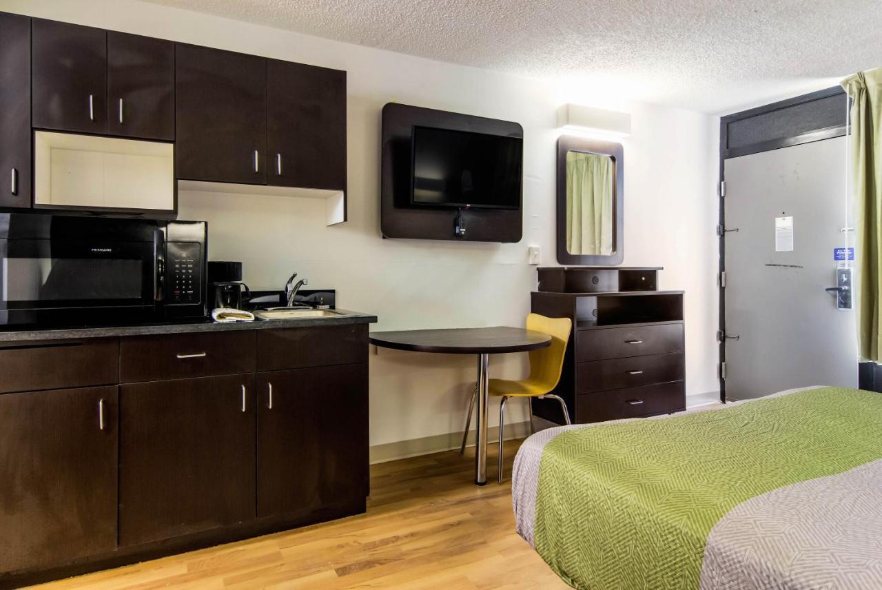 6 Hotel 2*