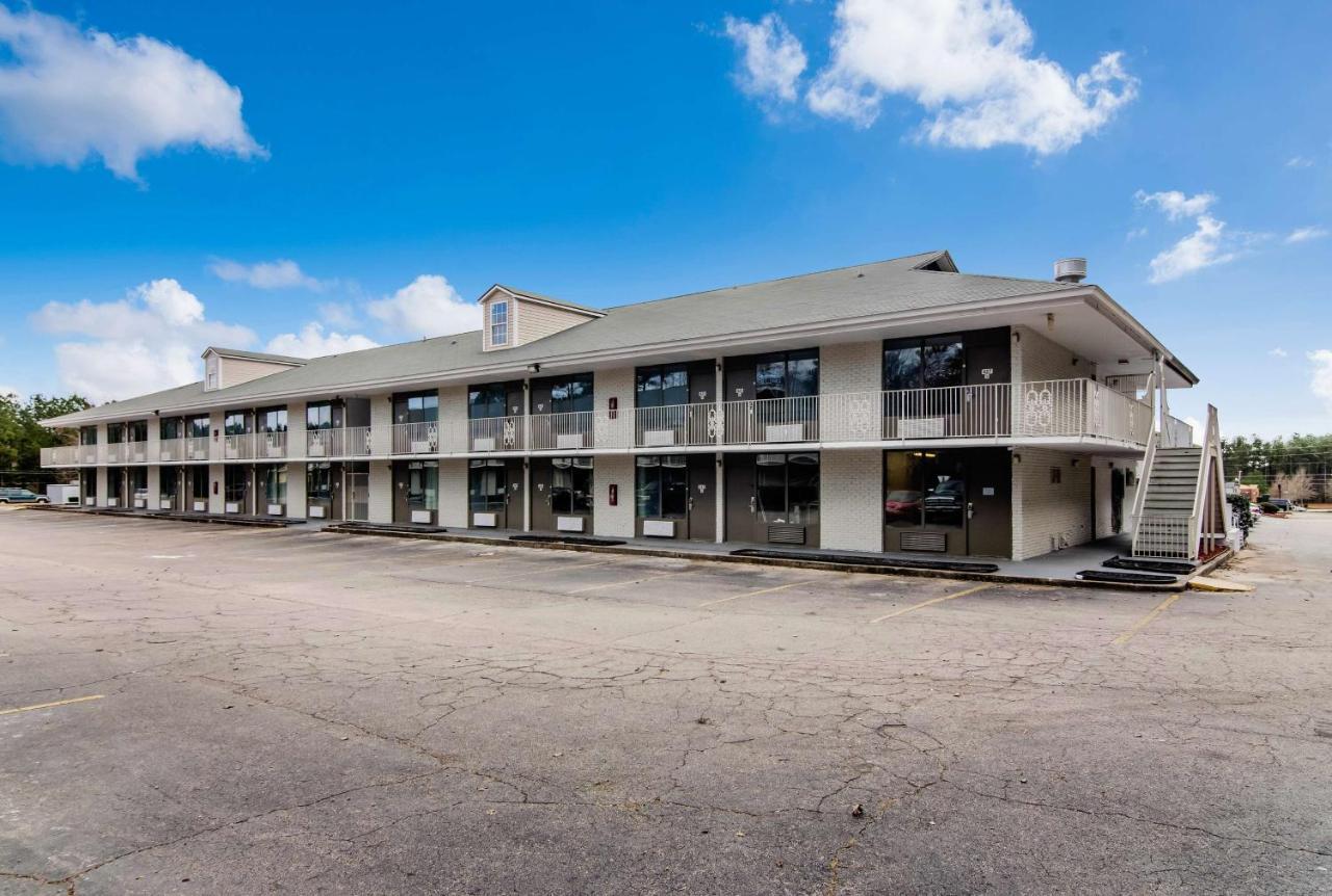 6 Hotel